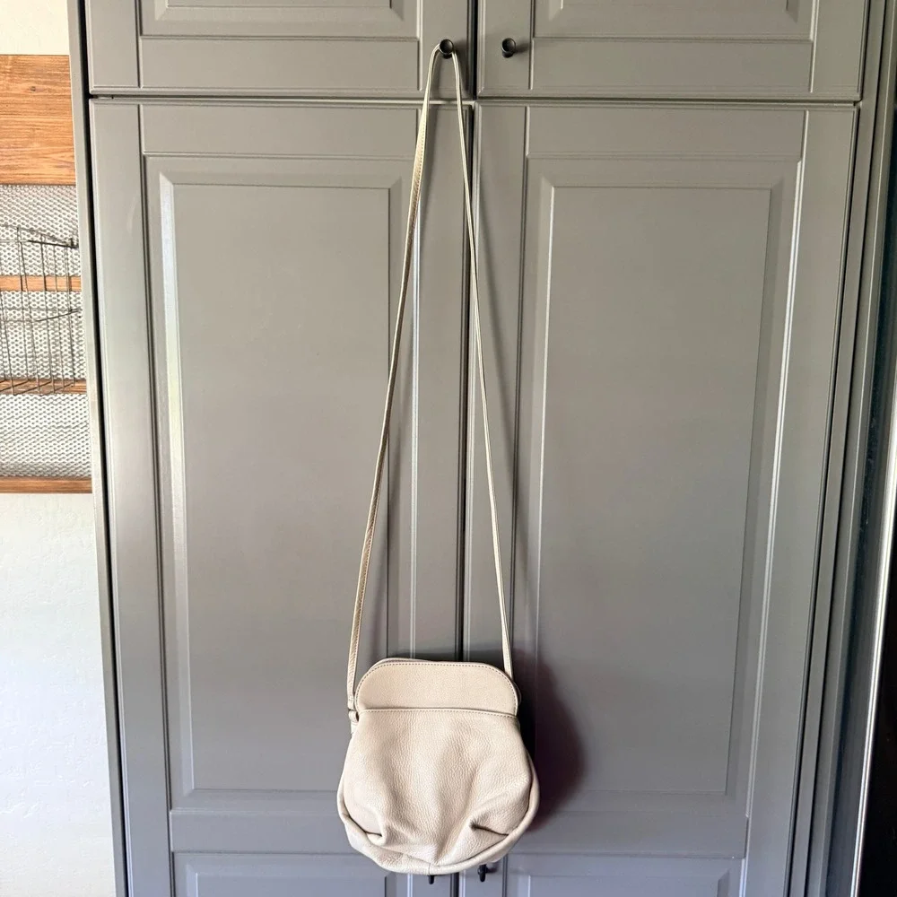 Hobo Women's Cream Pebbled Leather Magnetic Close Minimalist Crossbody Bag,Small